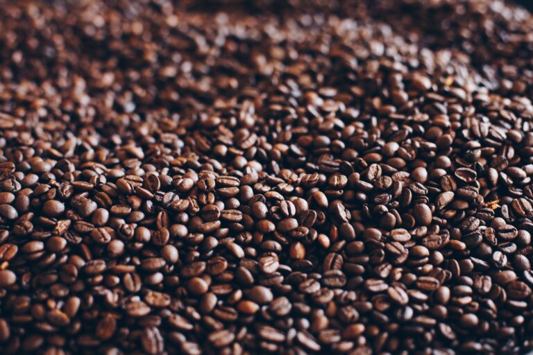 The Impossible Coffee. O primeiro lote de café dos Açores está à venda nas lojas Delta The Coffee House Experience de Lisboa e Porto em embalagens de 250 gramas.